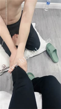 010525jbarnhelncqhch0m.jpg