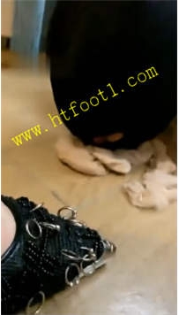 TL22211 弯弯小阿姨】大长腿御姐羞辱脚下奴60分钟