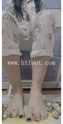 33700  隔壁小猫光脚夹碎鹌鹑蛋