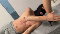 小兰和小白双S的尖利细长高跟鞋踩踏