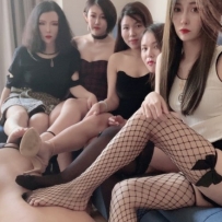 刘小欠五个女王圣水深喉口水等